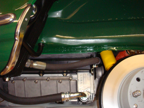 Porsche 911T Bj. 1969 Komplettrestauration -  Einbau Ölschläuche an Motor - Bild_1